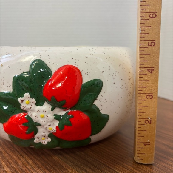 Vintage Strawberry Design Hand Painted Ceramic Bowl Planter - Picture 5 of 10